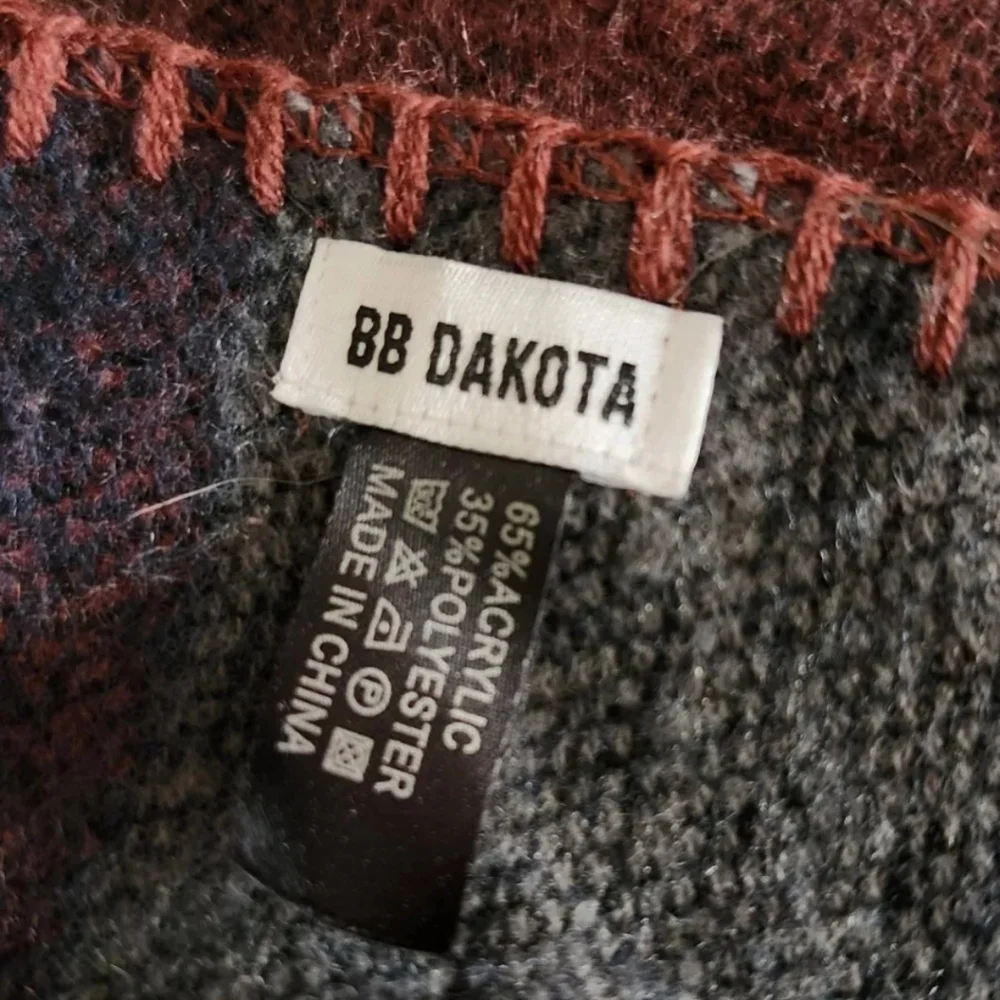 BB Dakota Blue Red Gray Soft Blanket Plaid Oversize Poncho Wrap Shawl One Size - Picture 5 of 5